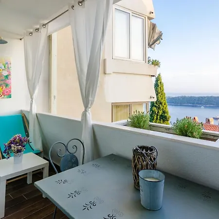 Rose Apartment *