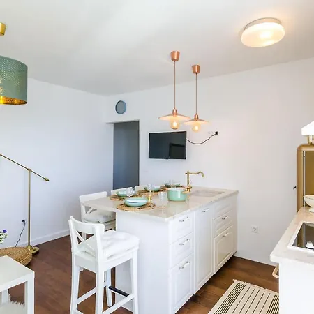 Rose Apartment *